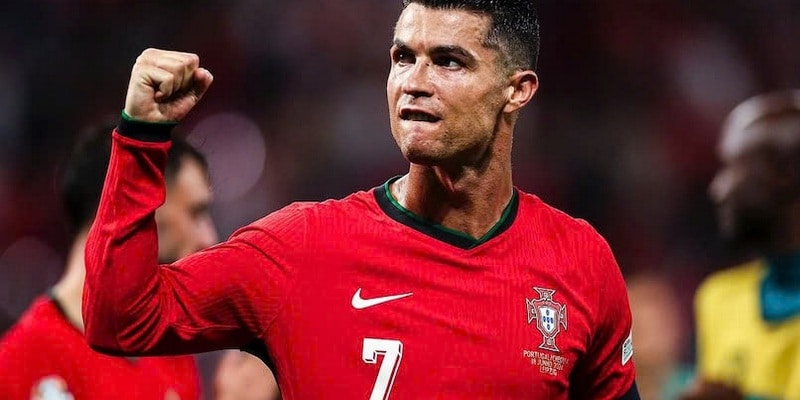 Cristiano Ronaldo và hành trình cán mốc 900 bàn thắng 3 Cristiano Ronaldo đang là cây săn bàn xuất sắc nhất của ĐTQG Bồ Đào Nha